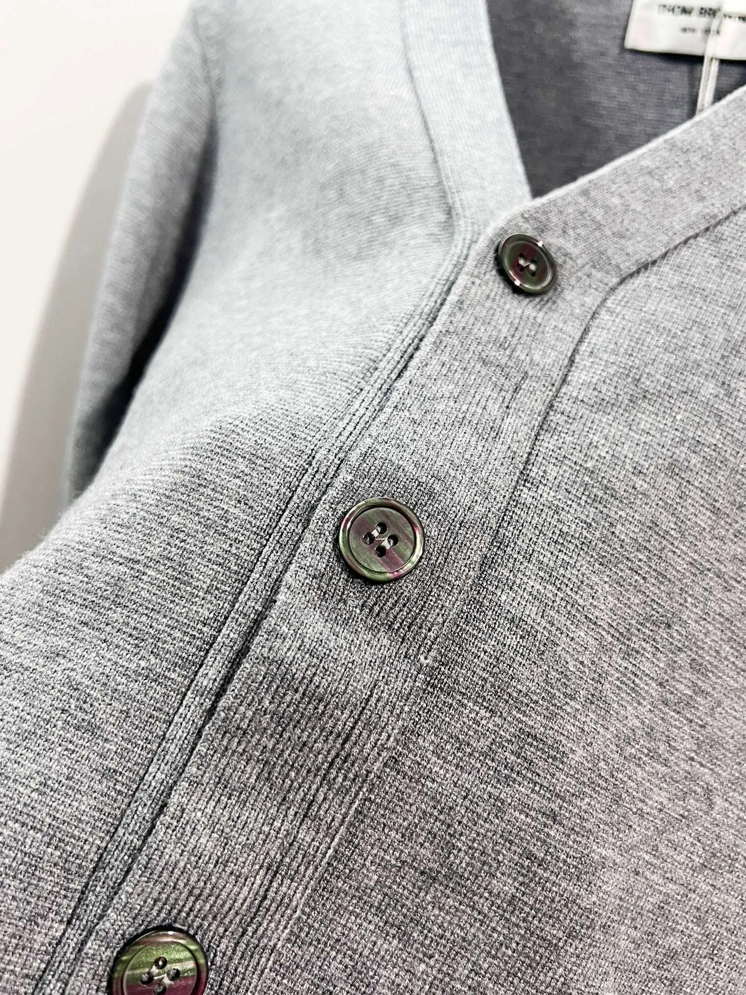 Thom Browne ➡️ Classic V ， Retro Same Style 2025ss Versatile : White.Black.Gray. Size：M-2XL